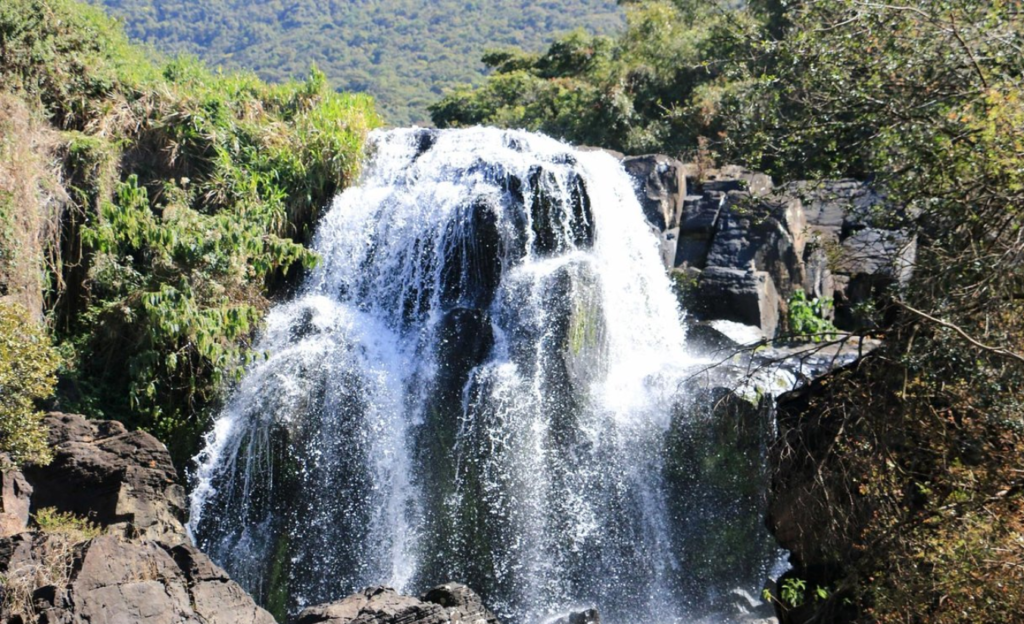 Roteiro Histórico: Descubra a Magia e os Segredos das Praças de Poços de Caldas 4 Poços de Caldas Um Convite Aberto à Memória