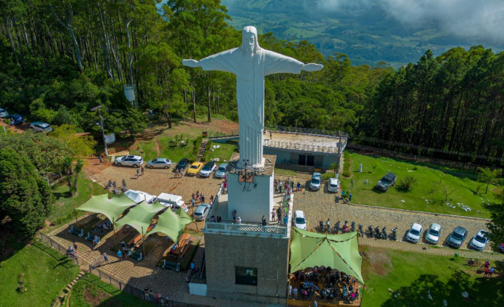 Parques de Poços de Caldas: guia completo para viver a natureza, trilhas e fontes com praticidade 3 Parque do Cristo e Serra de São Domingos: mirantes, teleférico e a experiência de ver Poços do alto
