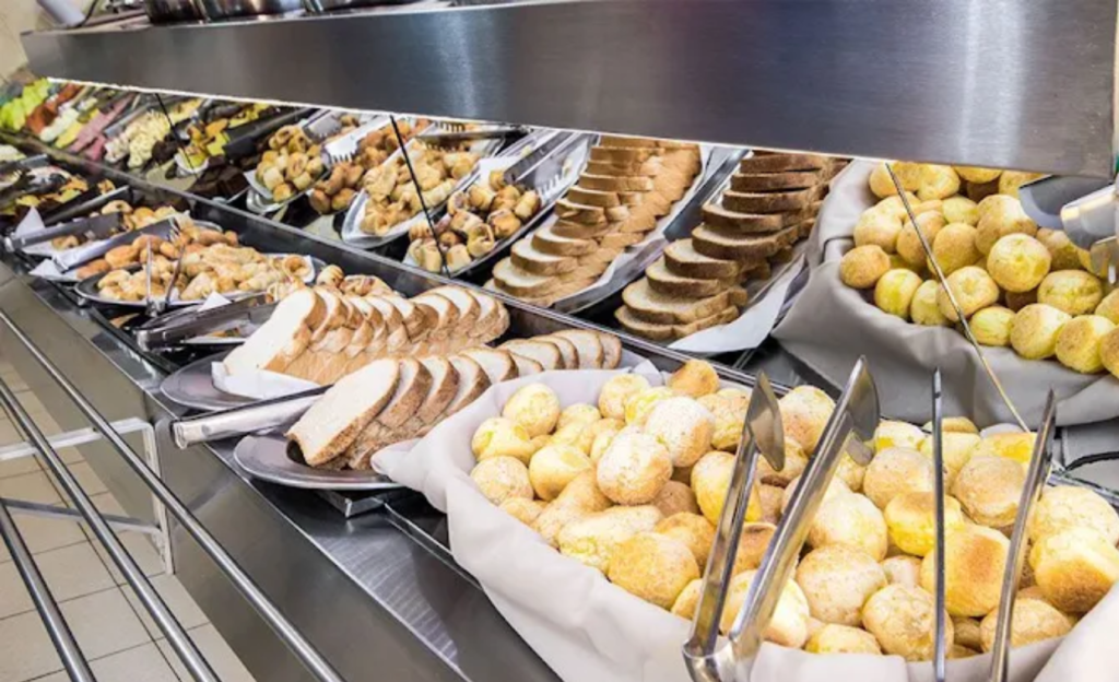 Hotel para grupos corporativos em Poços de Caldas: conforto e produtividade no Euro Suite 3 Buffet de café da manhã completo no Euro Suite Poços de Caldas, com variedade de itens para grupos corporativos iniciarem o dia com energia