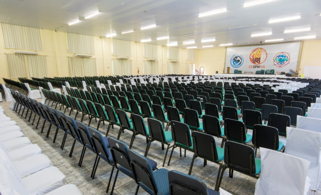 Pequenos Eventos Corporativos em Poços de Caldas: Como Gerar Grandes Resultados em Encontros Funcionais 2 Sala de reunião funcional com equipamentos modernos para pequenos eventos corporativos no centro de Poços de Caldas MG