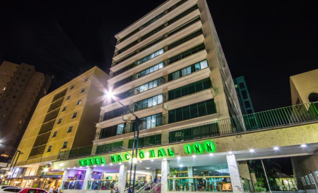 City Tour em Poços de Caldas: o Roteiro Clássico Completo com Base no Nacional Inn 2 Fachada do Nacional Inn Poços de Caldas com localização central próxima ao Parque José Affonso Junqueira e ao centro histórico da cidade