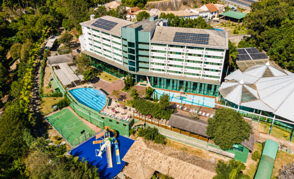 Hotel All Inclusive em Poços de Caldas: Guia Completo do Thermas Resort Walter World 2 Fachada e piscina externa do Thermas Resort Walter World em Poços de Caldas
