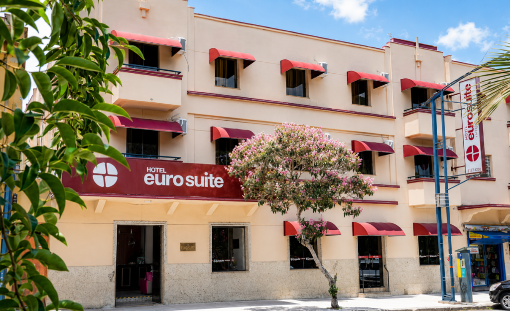 Hotel em Poços de Caldas Perto do Teleférico 2 Fachada do Euro Suite Poços de Caldas no centro da cidade, próximo aos principais pontos turísticos